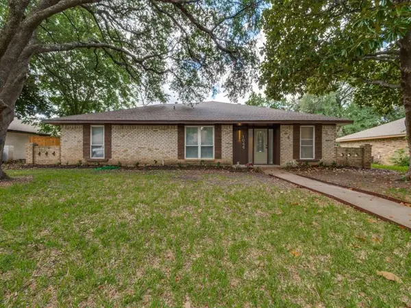 1044 Peach Lane, DeSoto, TX 75115