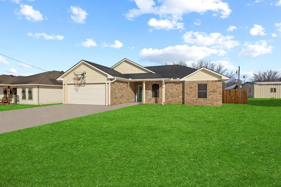 109 Loraine Street, Pottsboro, TX 75076 - Image #2