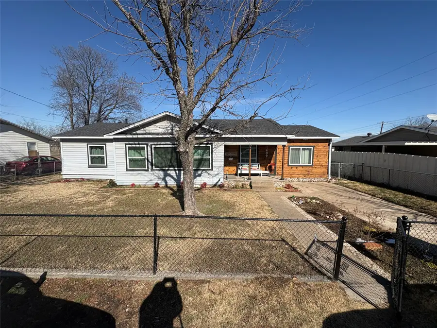 1409 11th Street, Mineral Wells, TX 76067 - #2