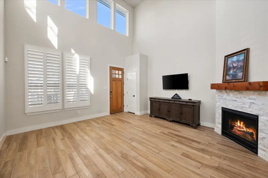 203 W Kimball Street #B, Mansfield, TX 76063 - Image #2