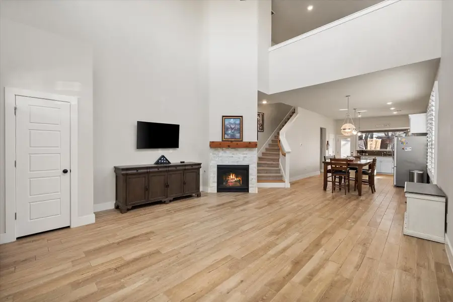 203 W Kimball Street #B, Mansfield, TX 76063 - Image #3