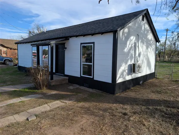 539 W Lake Drive, Hamlin, TX 79520