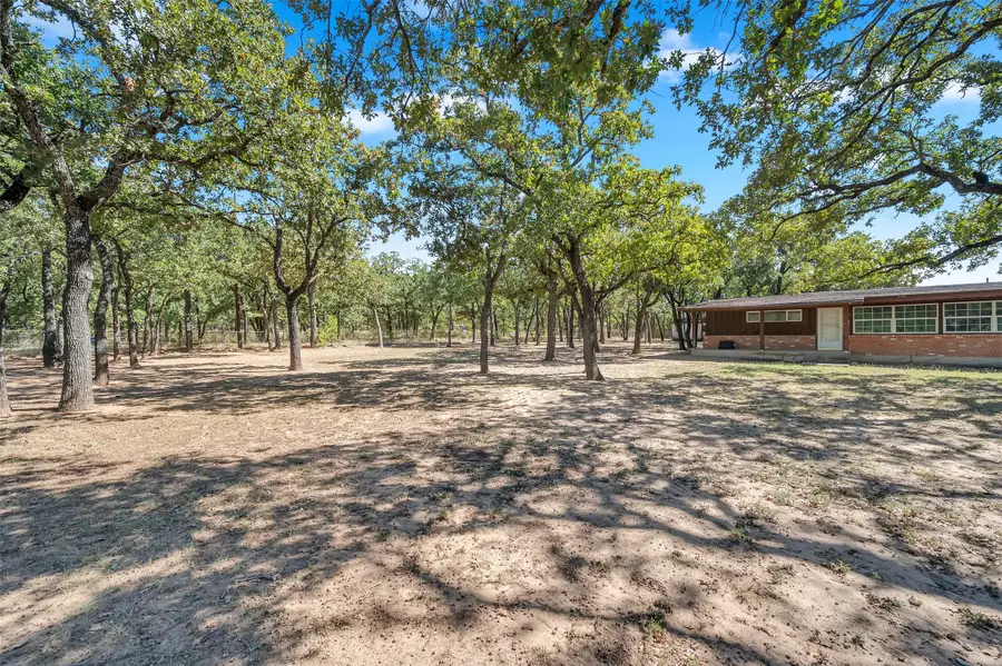 5980 Retta Mansfield Road, Burleson, TX 76028 - Image #2