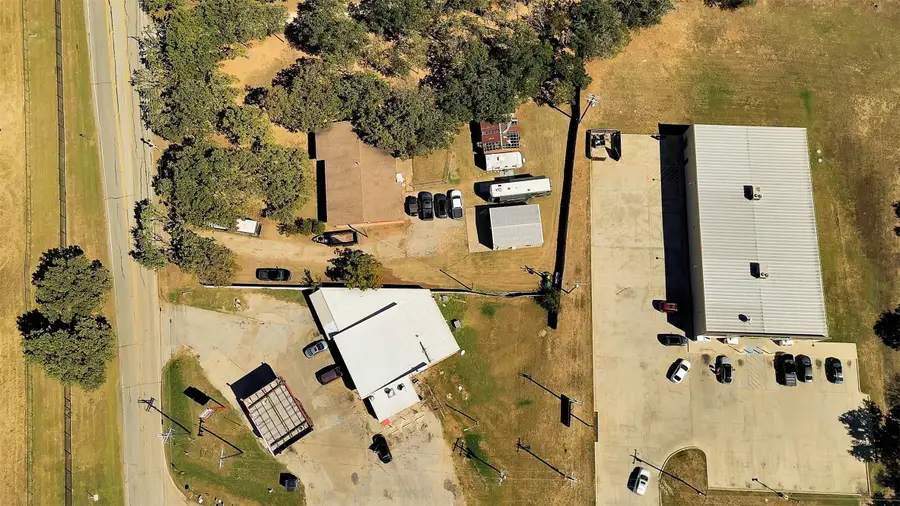 5980 Retta Mansfield Road, Burleson, TX 76028 - Image #3