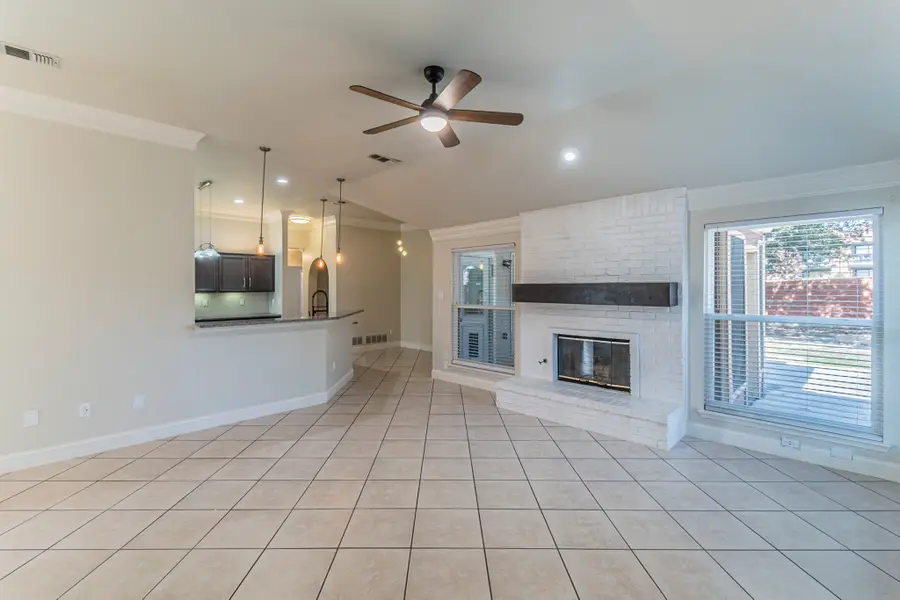 211 Crestview Drive, Arlington, TX 76018 - Image #3