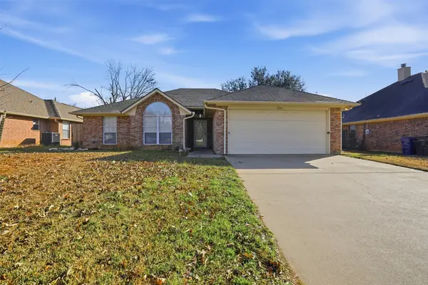 1025 Matthew Street, Burleson, TX 76028
