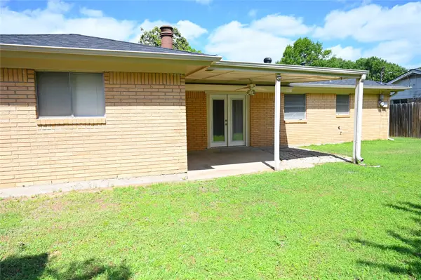 1352 Simpson Drive, Hurst, TX 76053