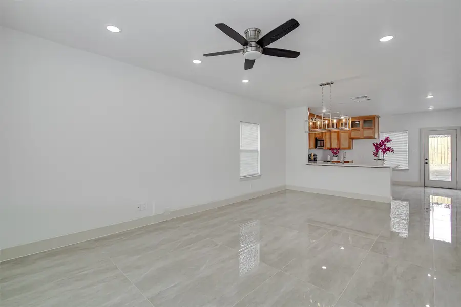 3157 N Glen Garden Drive, Fort Worth, TX 76119 - Image #3