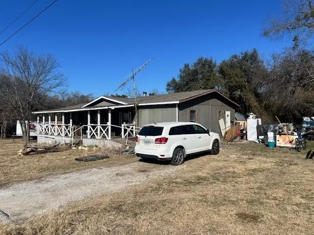 5715 Belaire Circle, Granbury, TX 76048 - Image #2