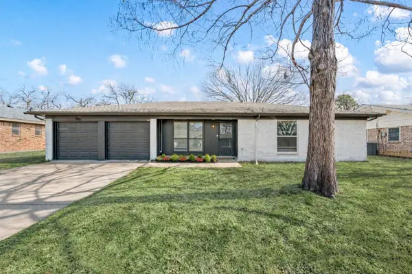 2204 Mountainview Drive, Hurst, TX 76054