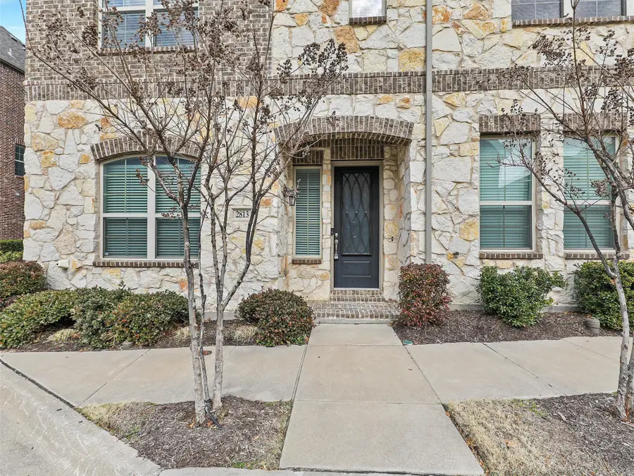 2813 Troutt Drive, Carrollton, TX 75010 - Image #3