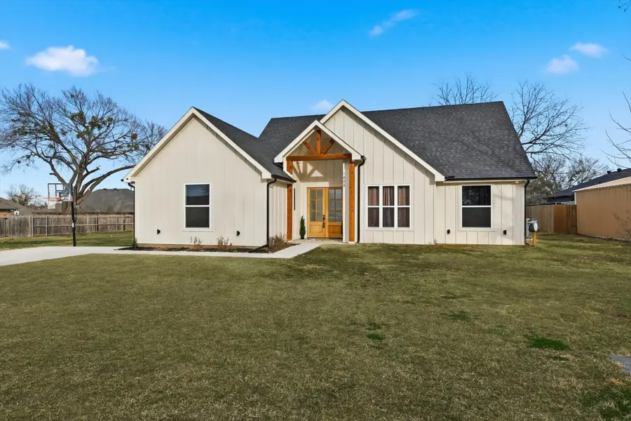 1404 17th Street, Bridgeport, TX 76426 - #2