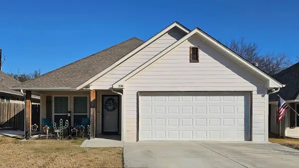 208 Lovers Path Drive, Springtown, TX 76082