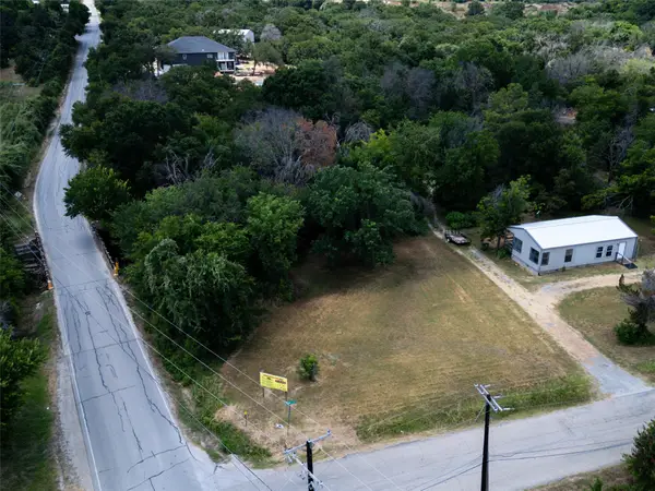 901 Fox Lane, Azle, TX 76020