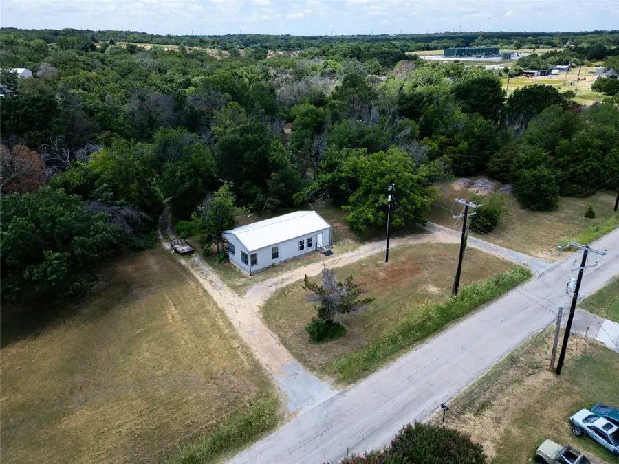 909 Fox Lane, Azle, TX 76020 - #2