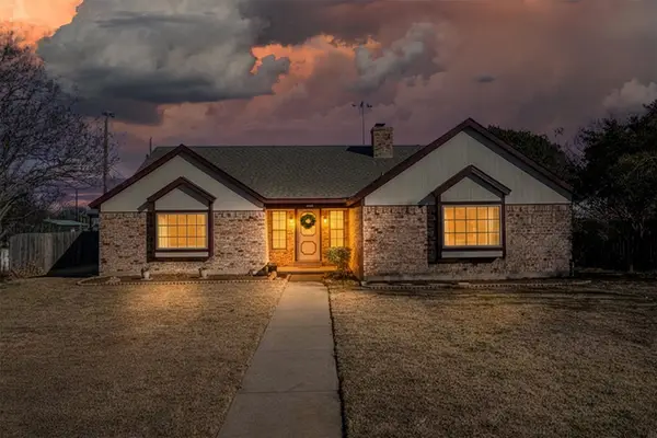 2358 Mockingbird Drive, Grapevine, TX 76051