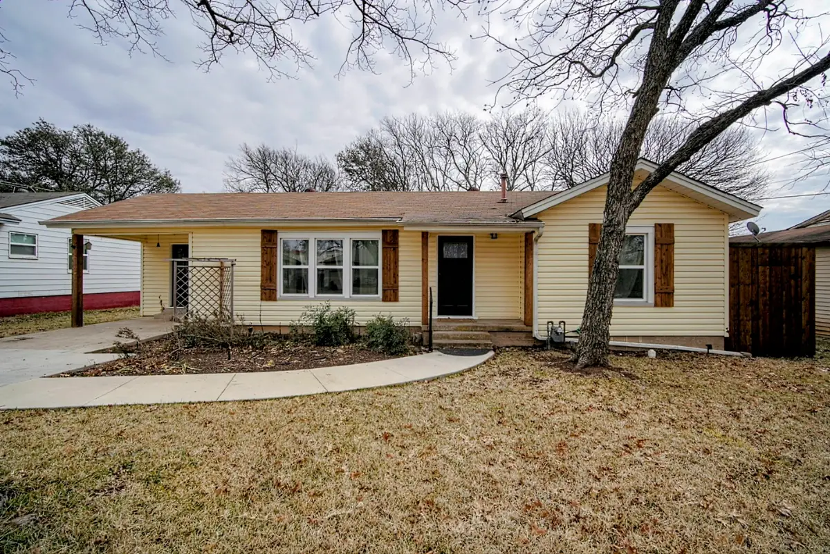 107 Sewell Avenue, Midlothian, TX 76065 - Image #1