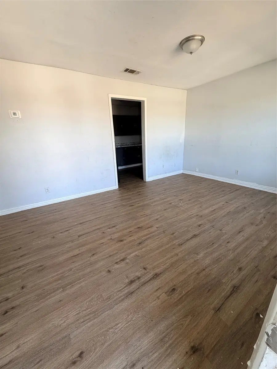 2700 Bideker Avenue, Fort Worth, TX 76105 - #2