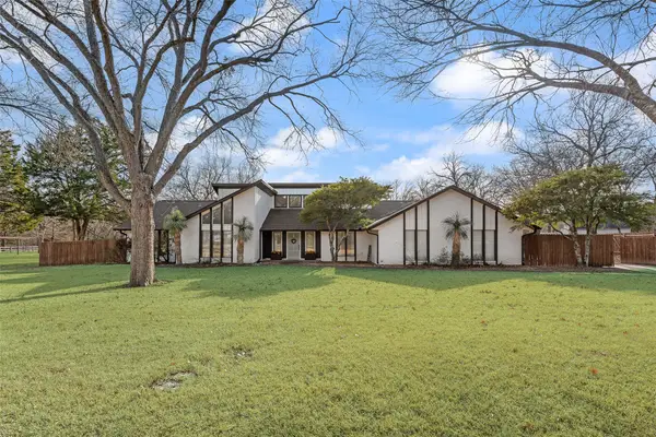 126 Forest Brook Street, Oak Leaf, TX 75154