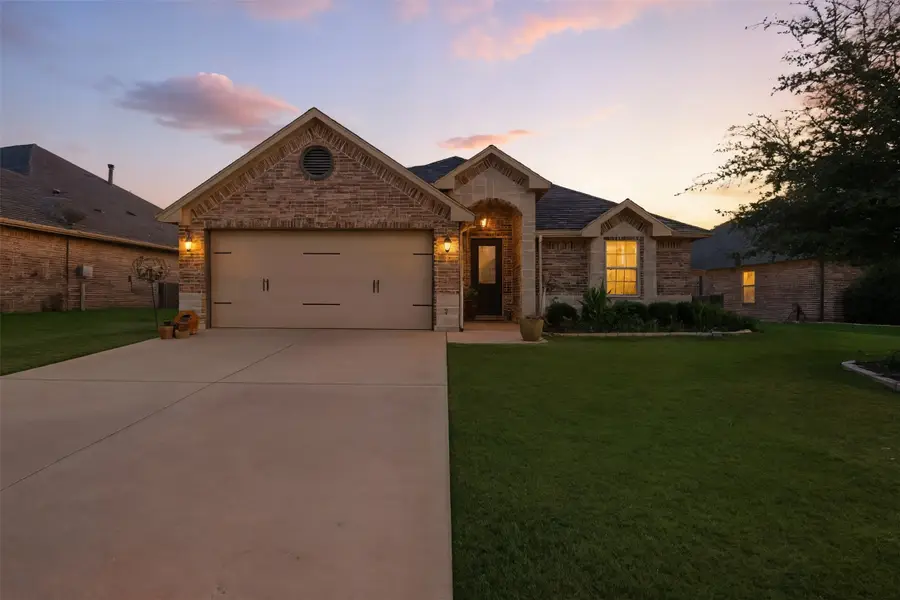 2038 Clive Drive, Granbury, TX 76048 - Image #2