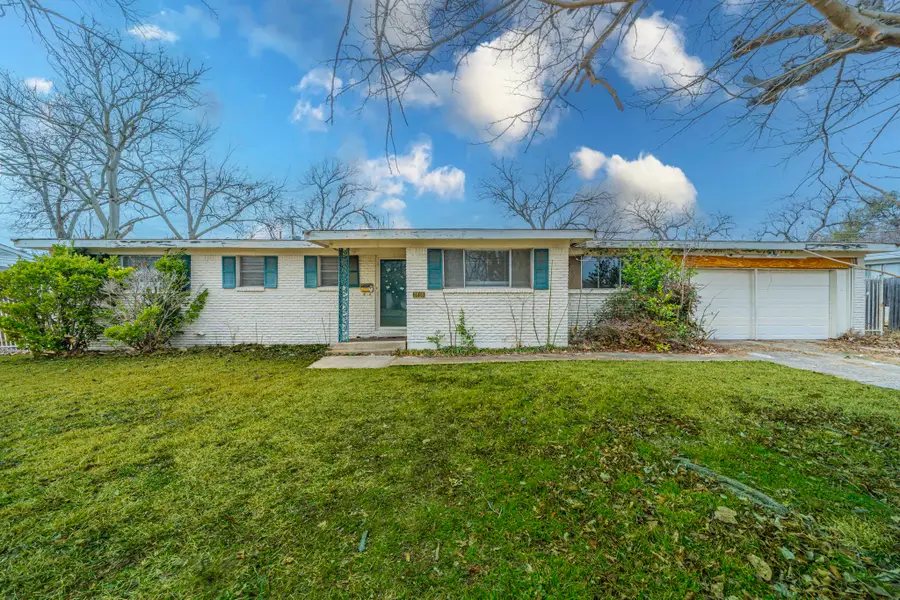 3816 Springbranch Drive, Benbrook, TX 76116 - Image #2