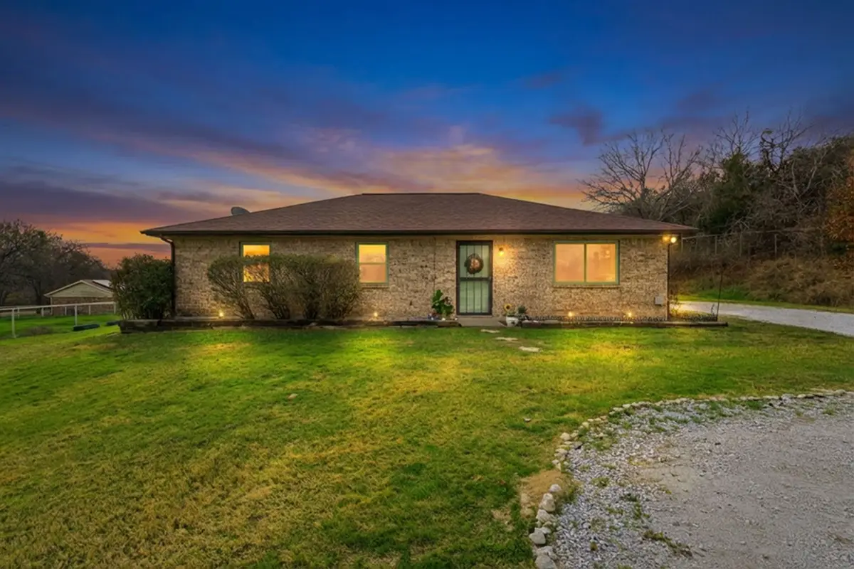 301 Calhoun Bend #A, Azle, TX 76020 - #1