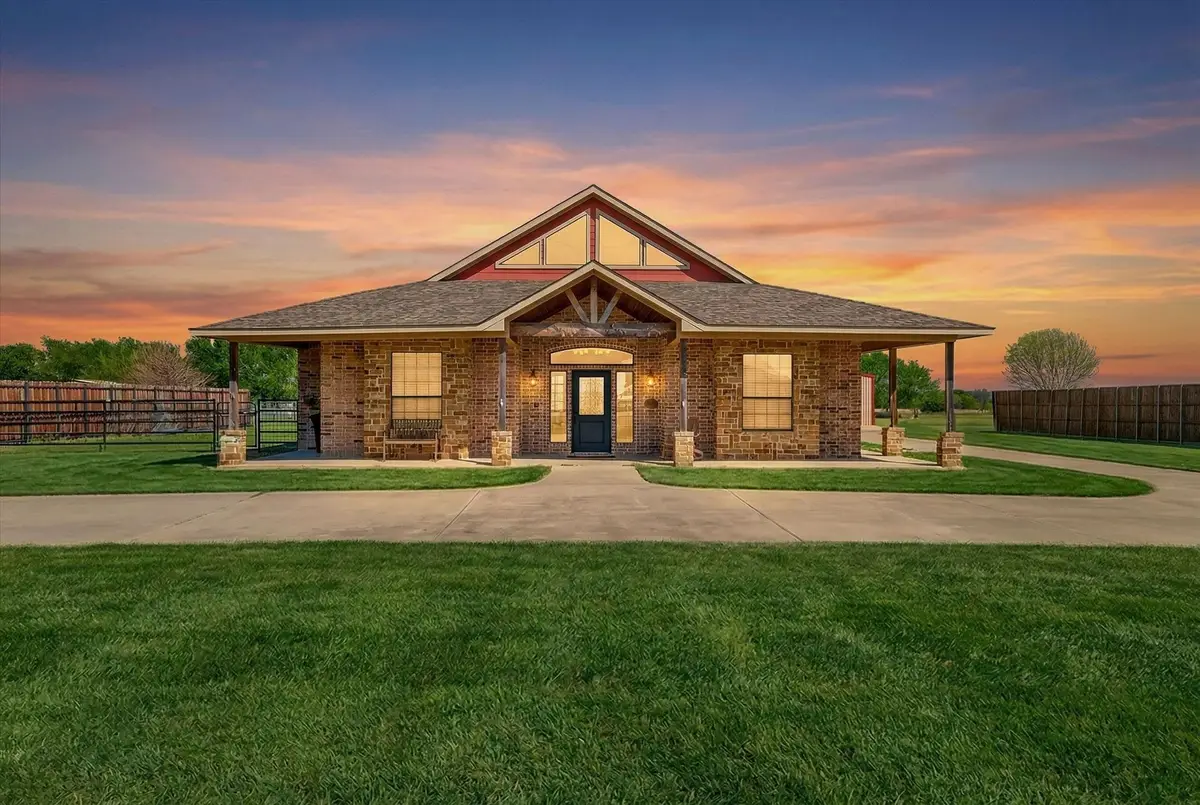 611 Mohawk Drive, Tioga, TX 76271 - #1