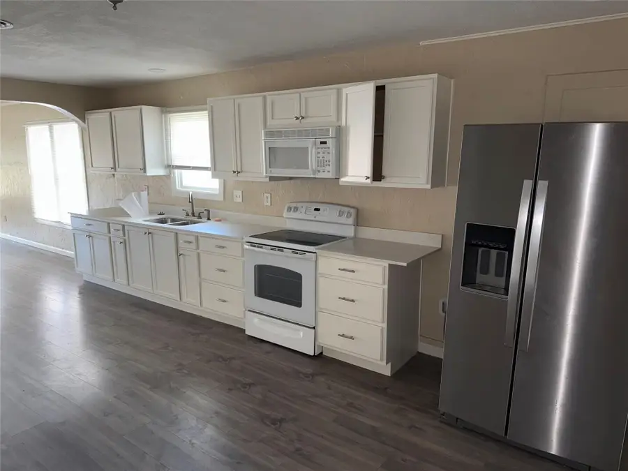 320 N 2nd Street, Jacksboro, TX 76458 - #2