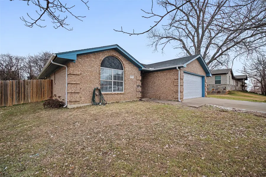 323 Sage Trail, Springtown, TX 76082 - Image #3