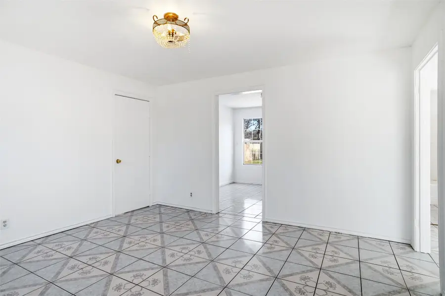 3221 Schieffer Avenue, Fort Worth, TX 76110 - Image #3