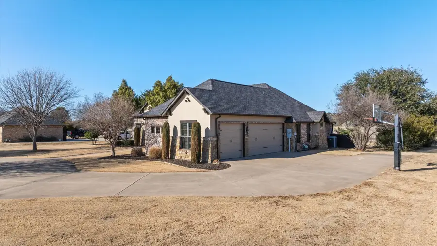 1204 E Scandinavian Court, Granbury, TX 76048 - Image #3