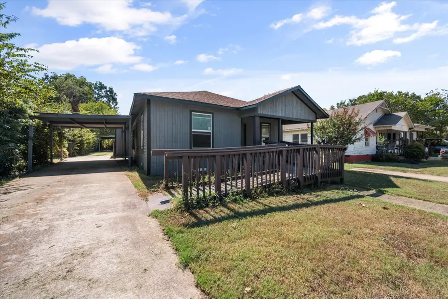 1038 E Maddox Avenue, Fort Worth, TX 76104 - #2