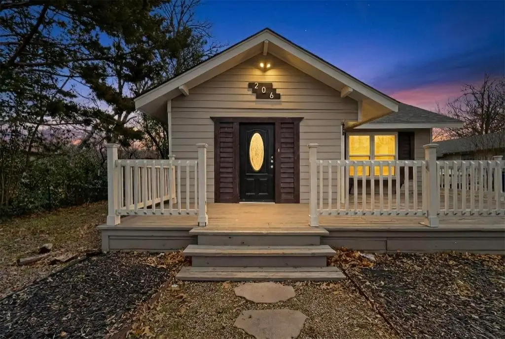 206 Farley Street, Waxahachie, TX 75165 - Image #1