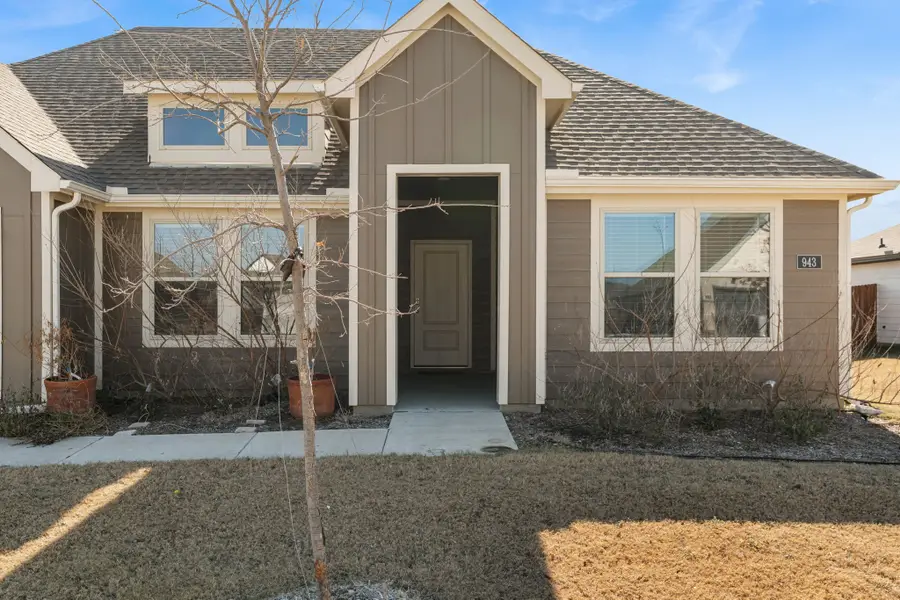 943 Buttercup Drive, Pilot Point, TX 76258 - Image #2