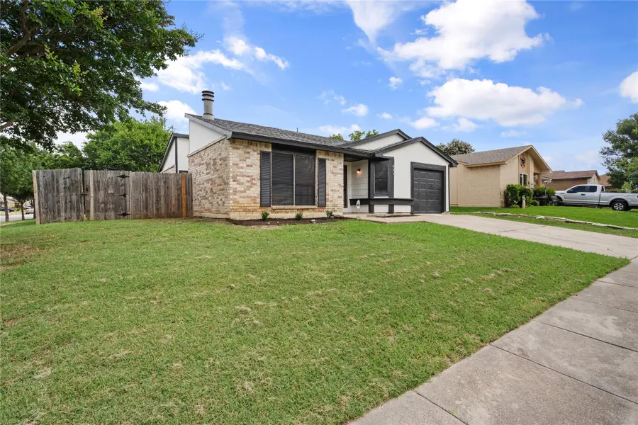 831 Netherland Drive, Arlington, TX 76017 - Image #2