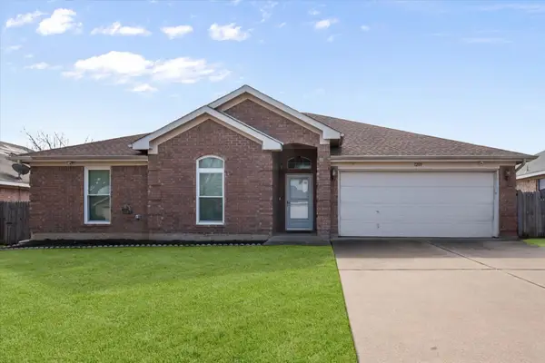1209 Meadow Glen, Crowley, TX 76036