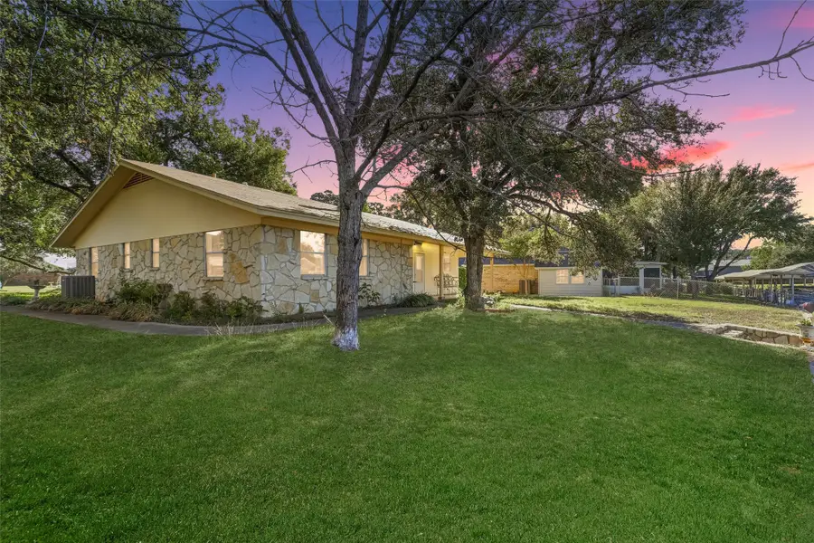 4110 Apache Trail Court, Granbury, TX 76048 - Image #3