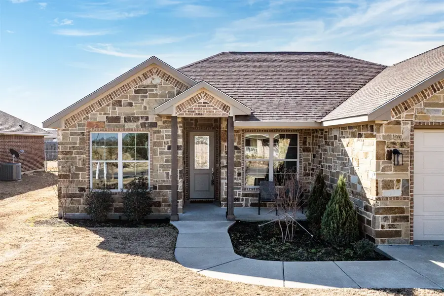 417 W Andrew Drive, Mabank, TX 75147 - Image #2