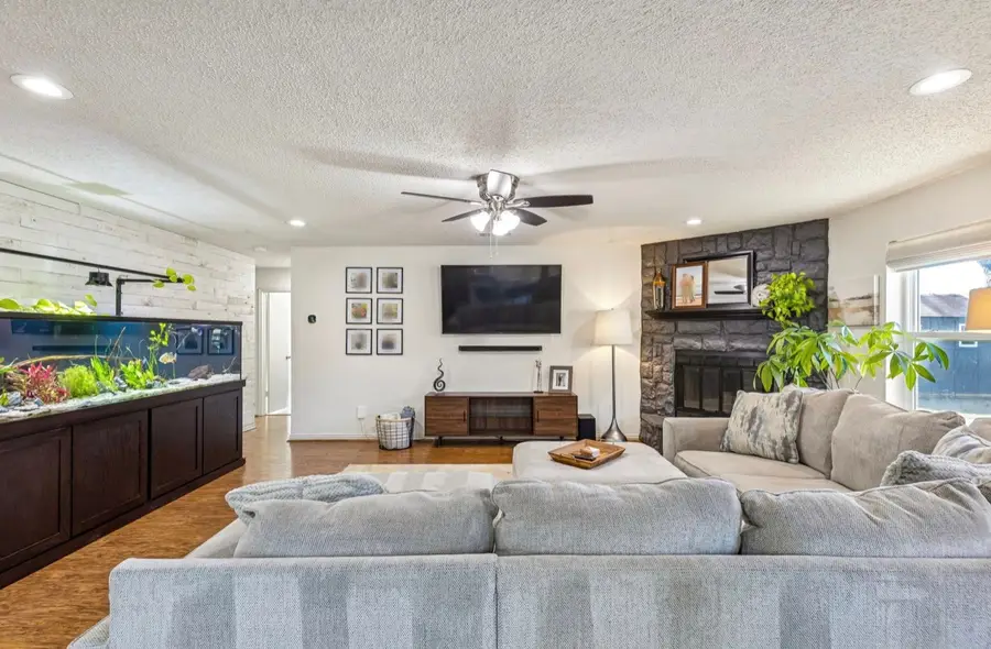 7301 Windcrest Lane, North Richland Hills, TX 76182 - Image #2