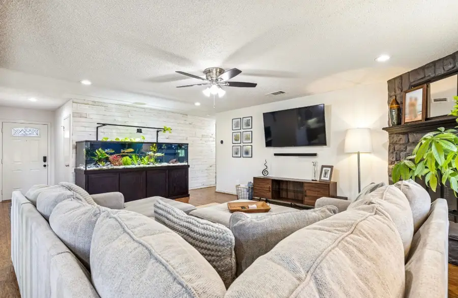 7301 Windcrest Lane, North Richland Hills, TX 76182 - Image #3