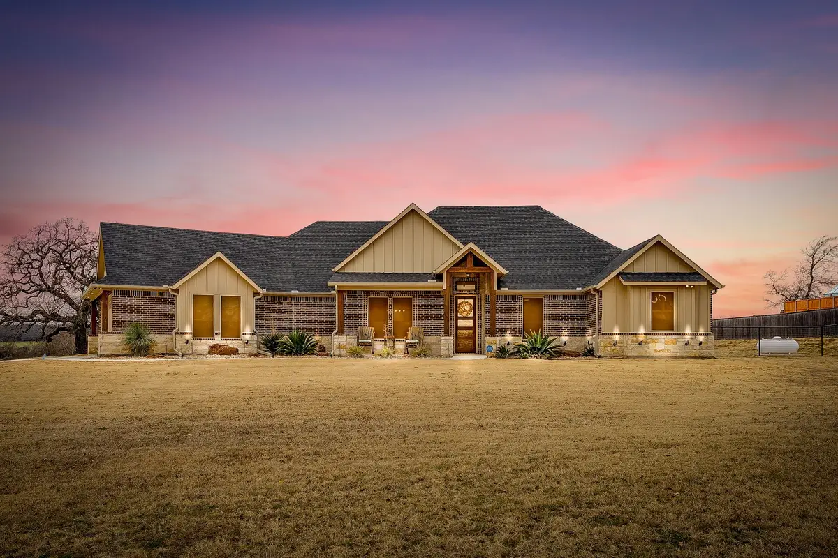 8895 Hutcheson Hill Road, Springtown, TX 76082 - Image #1