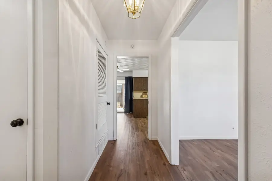 100 Oakhurst Drive, Hurst, TX 76053 - Image #3