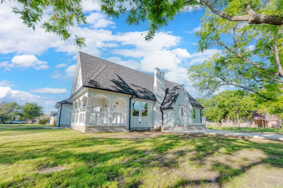 808 N Main Street, Tioga, TX 76233 - #2