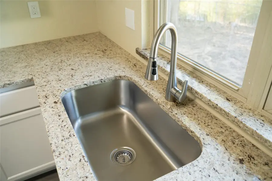 807 Crockett, Midlothian, TX 76065 - #3