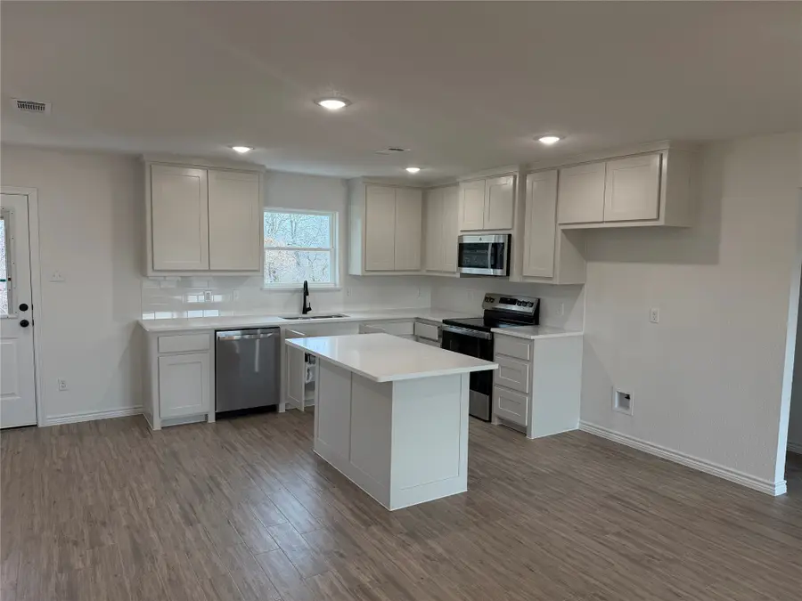 6016 Piper Anne Street, Azle, TX 76020 - Image #2