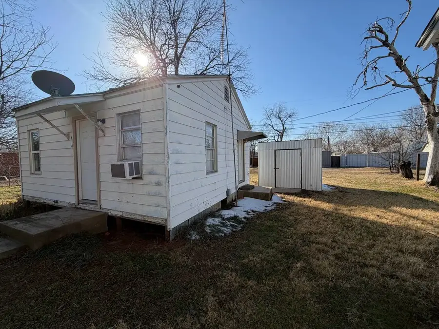 814 Tennessee Street, Graham, TX 76450 - #2