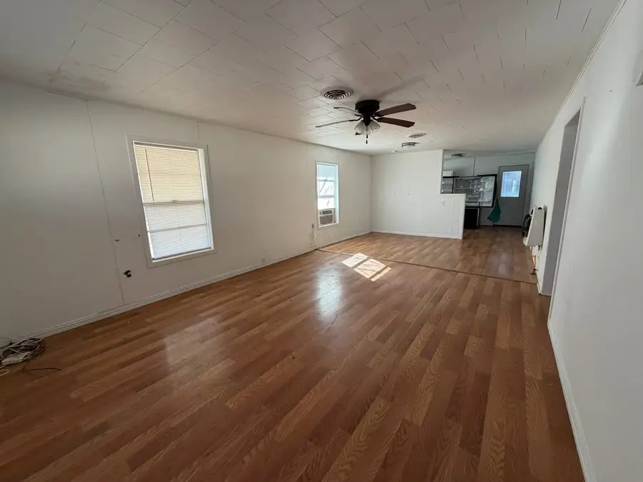 812 Tennessee Street, Graham, TX 76450 - #2