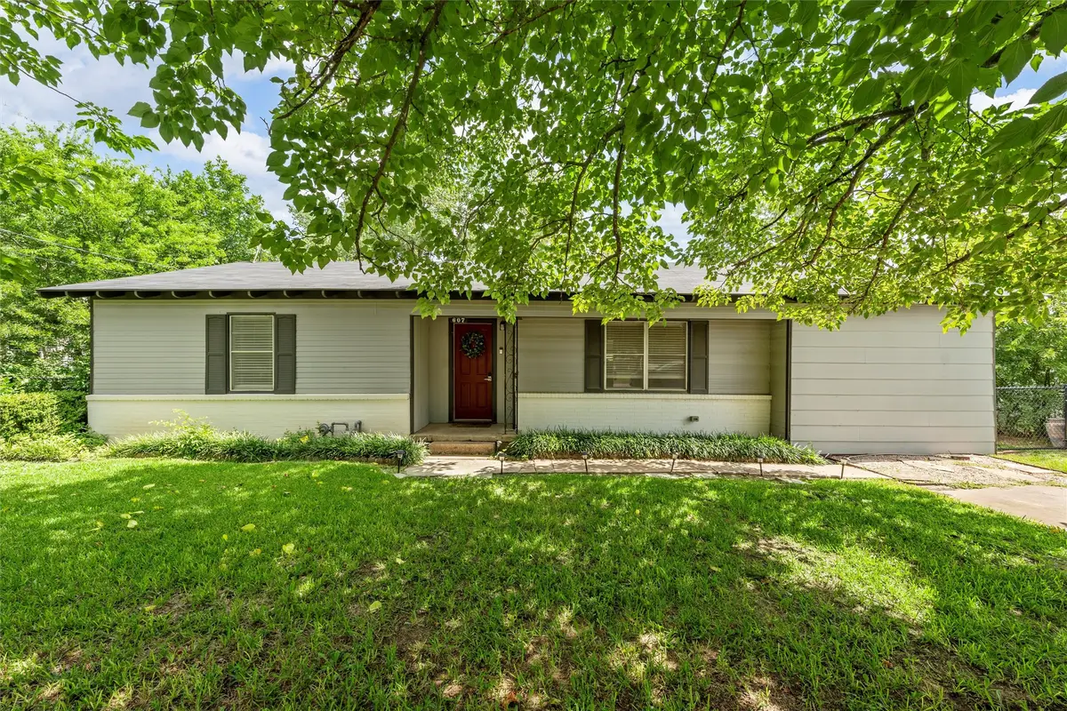 607 E Pine Street, West, TX 76691 - #1
