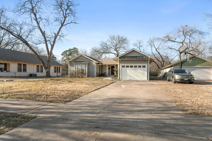 712 W Knox Street, Ennis, TX 75119 - #2