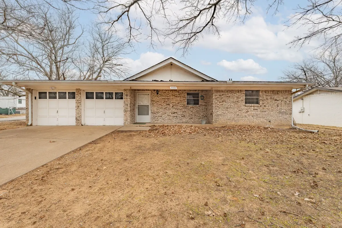 1211 W Cage Street, Stephenville, TX 76401 - #1